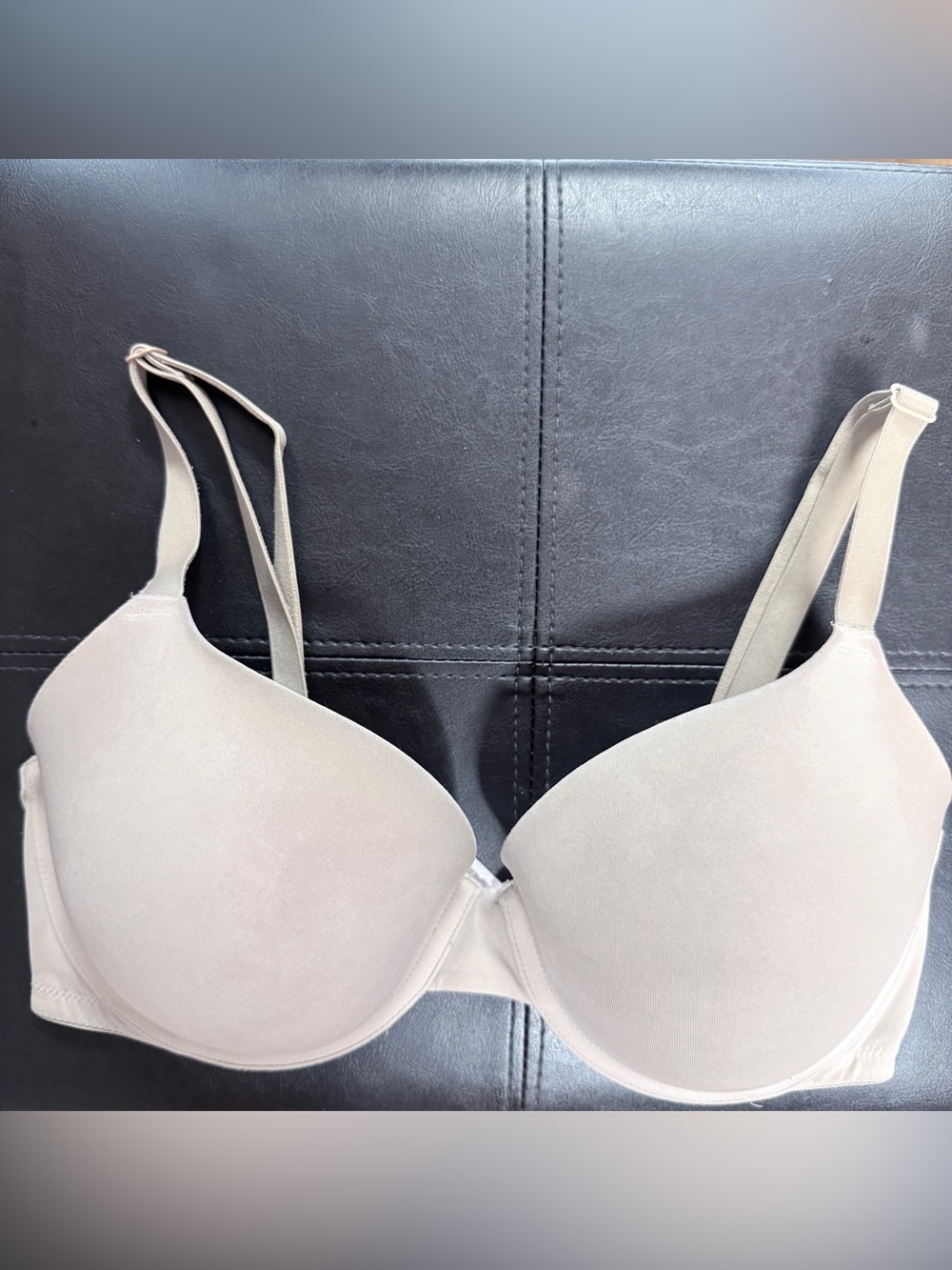 VS PINK TEE SHIRT PADDED UNDERWIRE BEIGE BRA